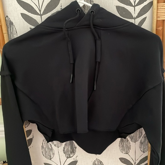Gymshark cropped hoodie NWOT NEW WITHOUT TAG BLACK SIZE XS - Picture 1 of 5